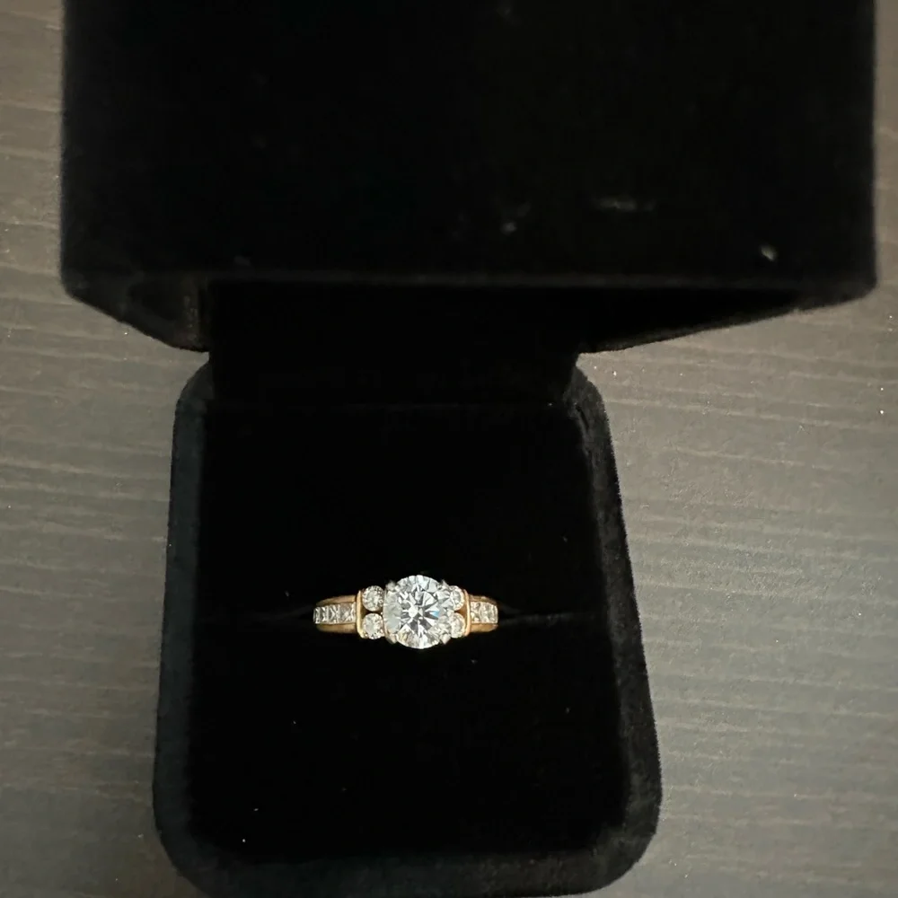 18K Gold Diamond Ring Size 5 1.11ct D/SI1 Center 3-Stone Platinum Head Appraised